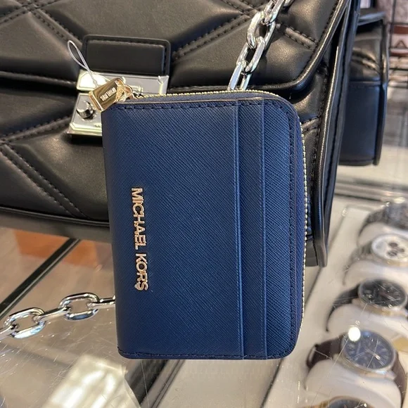 Michael Kors Jet Set Travel Medium Zip Around Card Case
Color: Navy
NWT - Picture 15 of 16